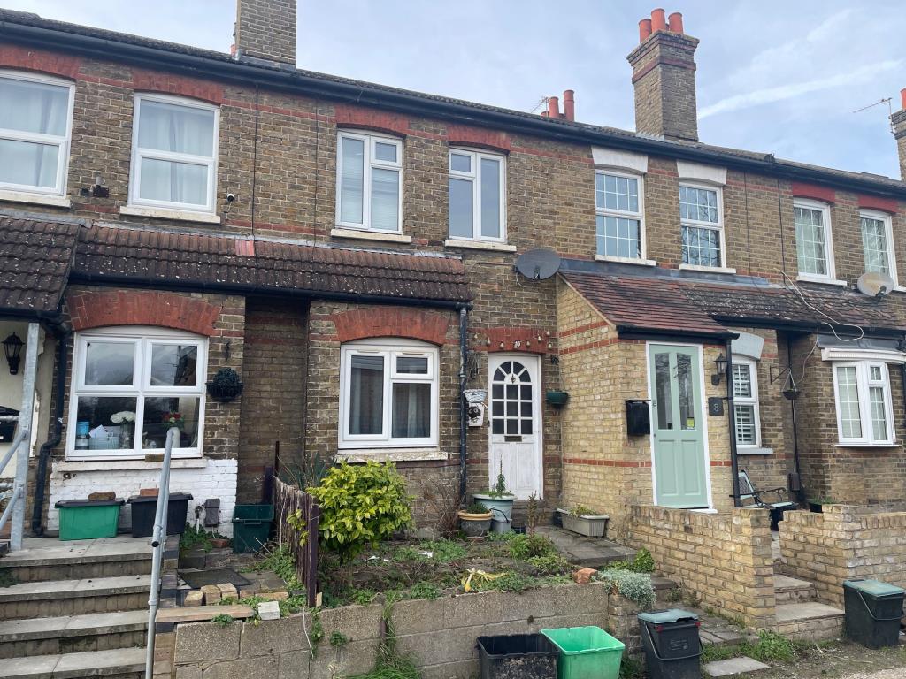 Lot: 20 - MID-TERRACE HOUSE FOR IMPROVEMENT - Front of property